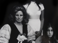 woman-and-daughters-beverly-hills-1972