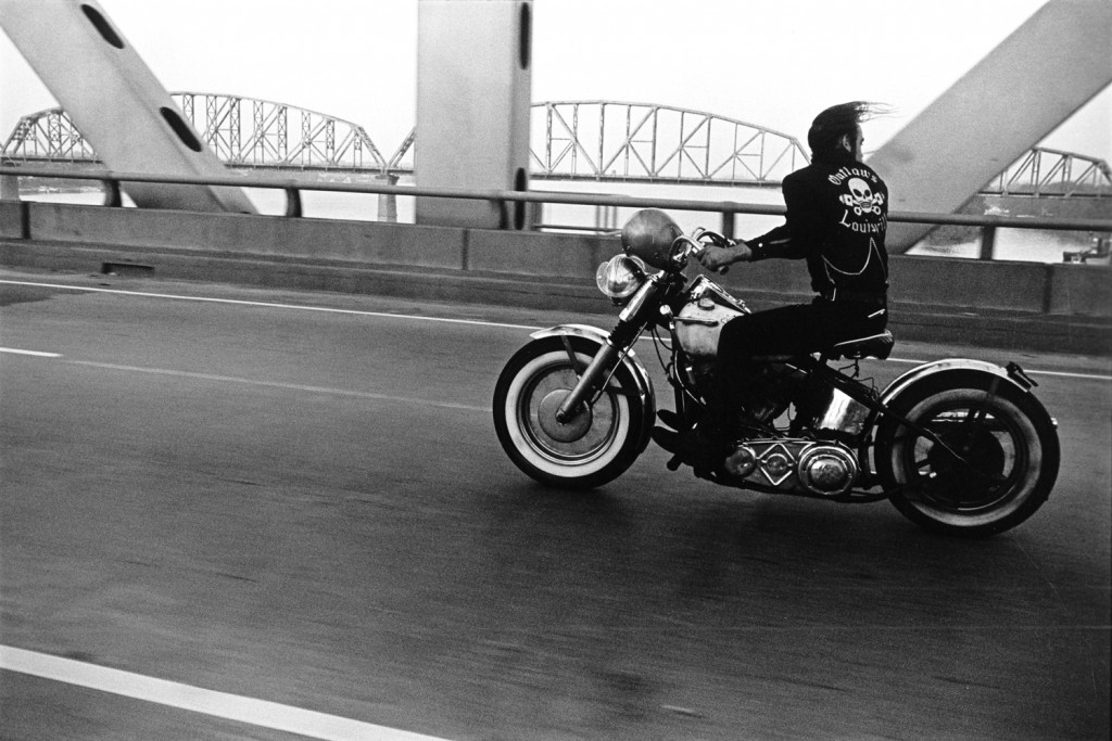 "Crossing the Ohio, Louisville 1966" - Danny Lyon © 2012 Danny Lyon/Magnum Photo