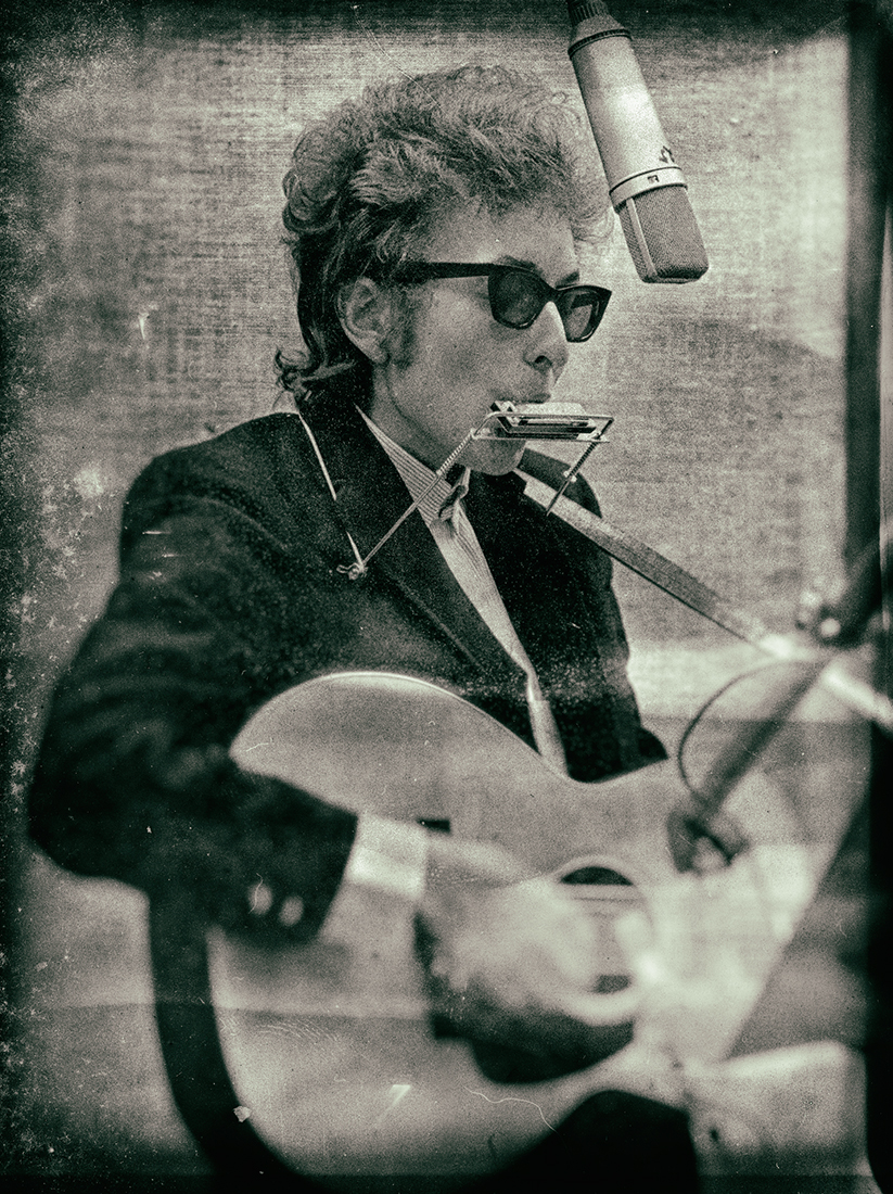 Bob Dylan Recording 'BRINGING IT ALL BACK HOME' NYC 1965 © Daniel Kramer - Postproducida