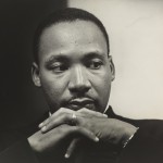 Martin Luther King Jr., 1960 King retratado en 1960 por Jack Lewis Hiller (National Portrait Gallery, Smithsonian Institution; gift of Jack Lewis Hiller ©1 960 Jack L. Hiller)