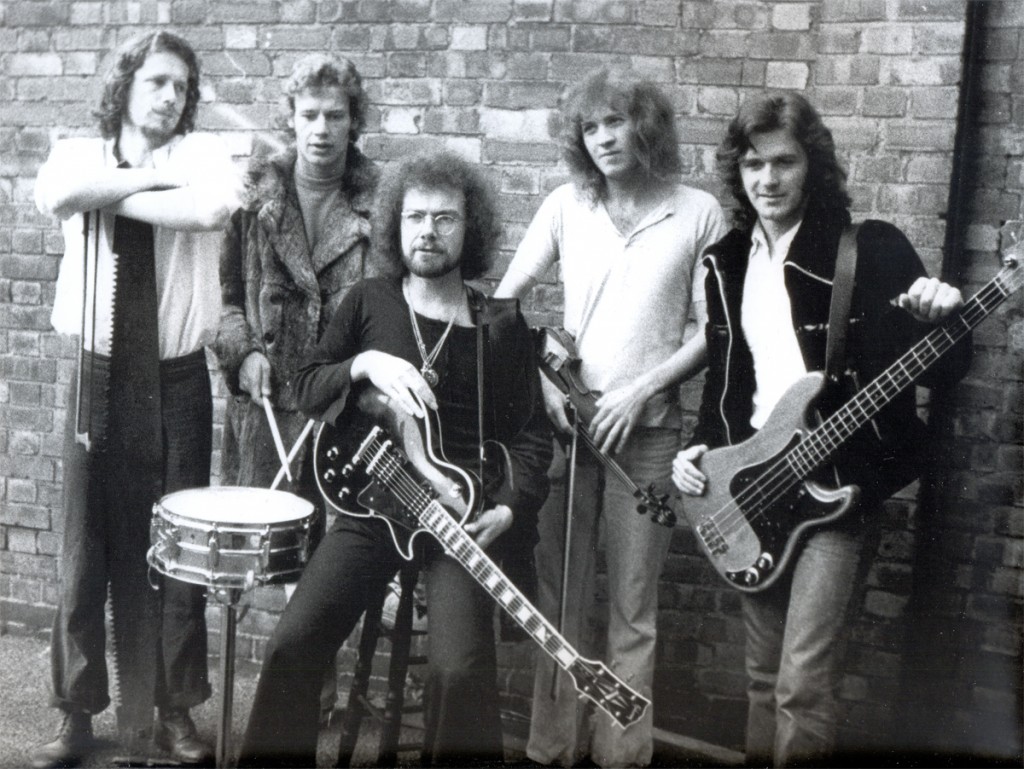 King Crimson, 1973. Desde la derecha, Muir, Bruford, Fripp, Cross y Wetton
