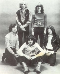 Van de Graff Generator, en torno a 1972. Peter Hammill, sentado.