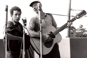 Bob Dylan y Pete Seeger en el Festival de Newport de 1963