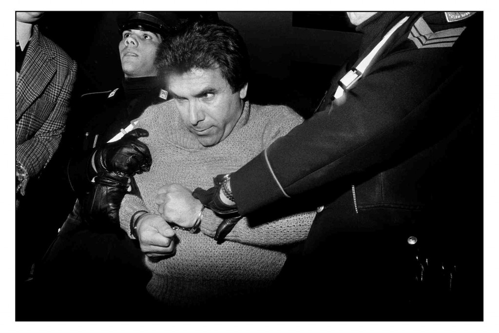  L'arresto del boss Leoluca Bagarella, 1980  Arresto del capo mafioso Luca Bagarella, que puso precio a la cabeza de la fotógrafa por tomar la instantánea © Letizia Bataglia
